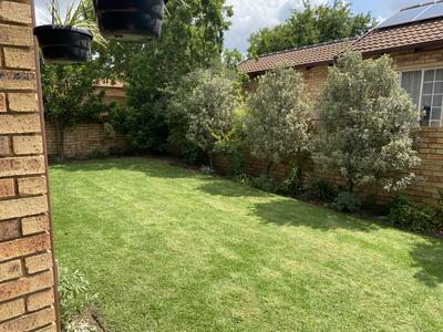 Townhouse For Rent in Rooihuiskraal, Centurion