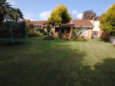 Townhouse For Sale in Clubville, Middelburg