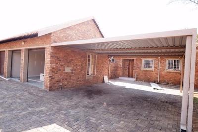 Townhouse For Sale in Amberfield, Centurion