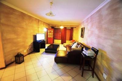 Townhouse For Sale in Die Hoewes, Centurion