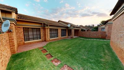 Townhouse For Sale in Die Hoewes, Centurion